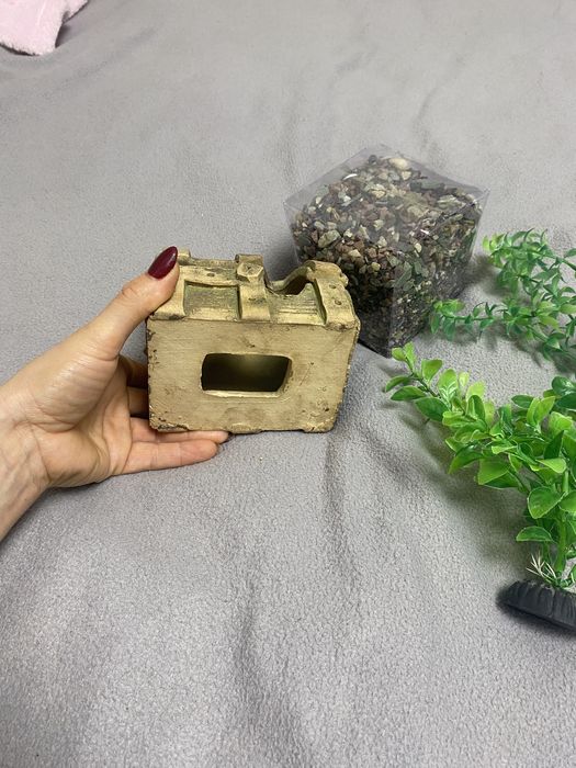 Скриня водорості і камінці для акваріума