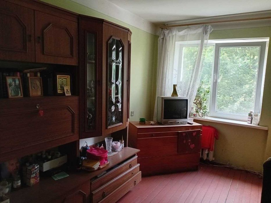 Продам 3-кімнатну київку з холом на Незалежності