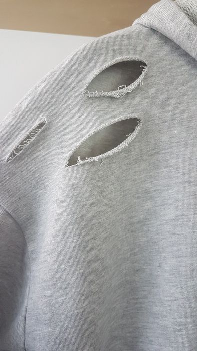 Bluza Bershka krótka z dziurami