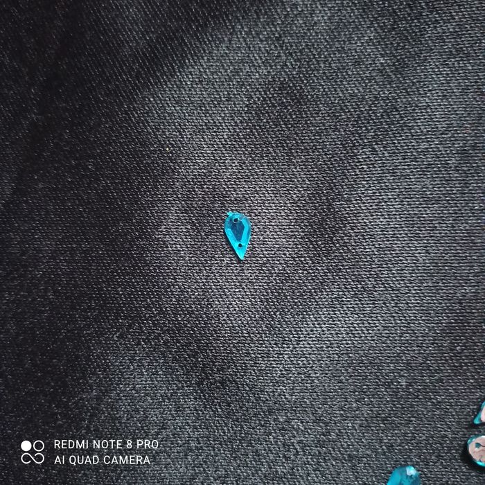 Створюй особливе. Стрази,кристали, камінчики