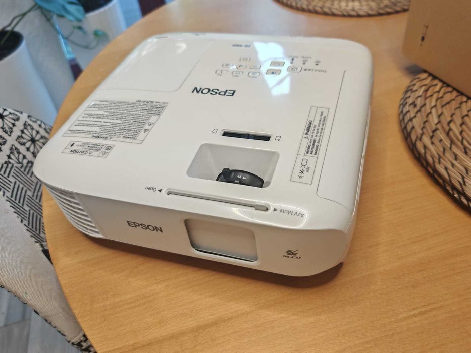 Projektor Epson bardzo mało używany (2 sztuki)