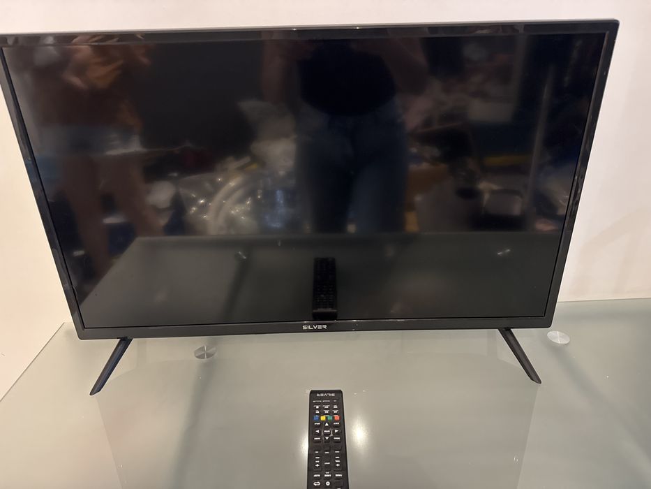 Mesa para computador + TV 32 polegadas
