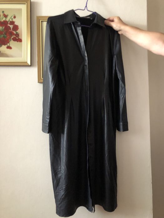 Шкіряна сукня.