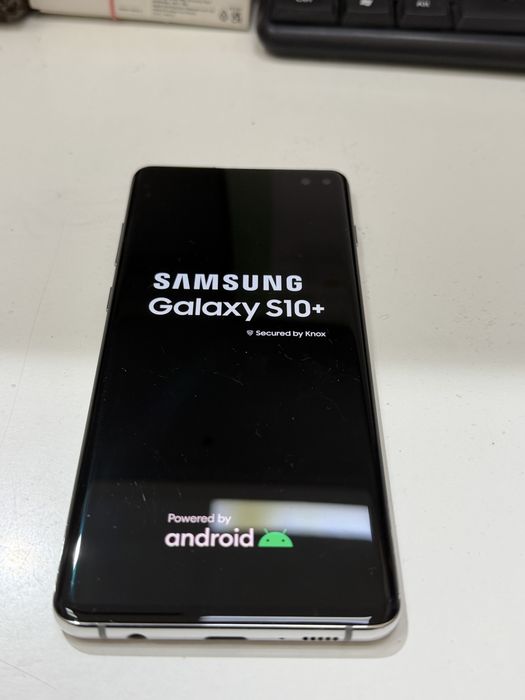 Samsung S10 + Plus  8/128Gb (SM-G975F/DS)