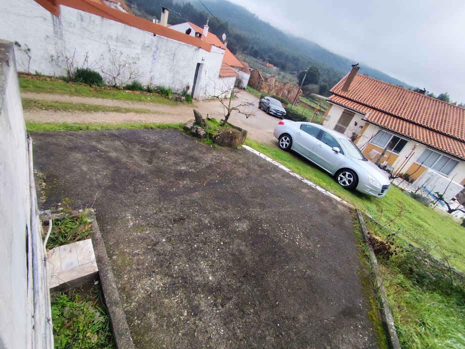 Moradia Isolada para Recuperar com Terreno