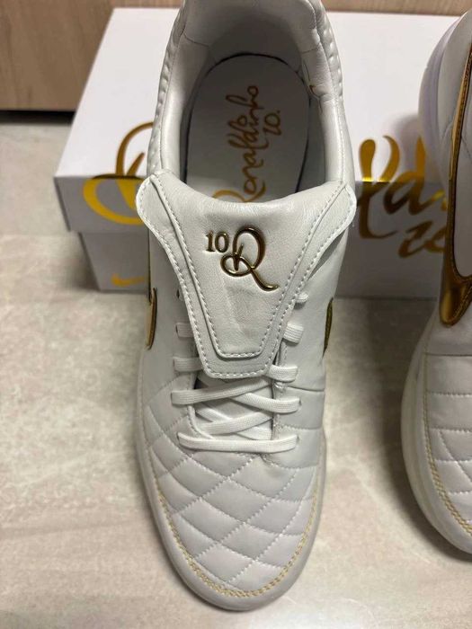 Nike Tiempo Legend Ronaldinho Touch of Gold IC Limited