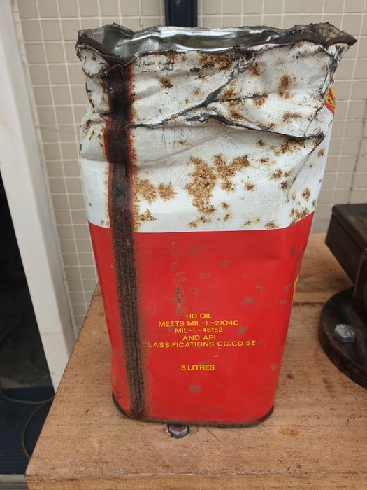 Lata antiga da shell