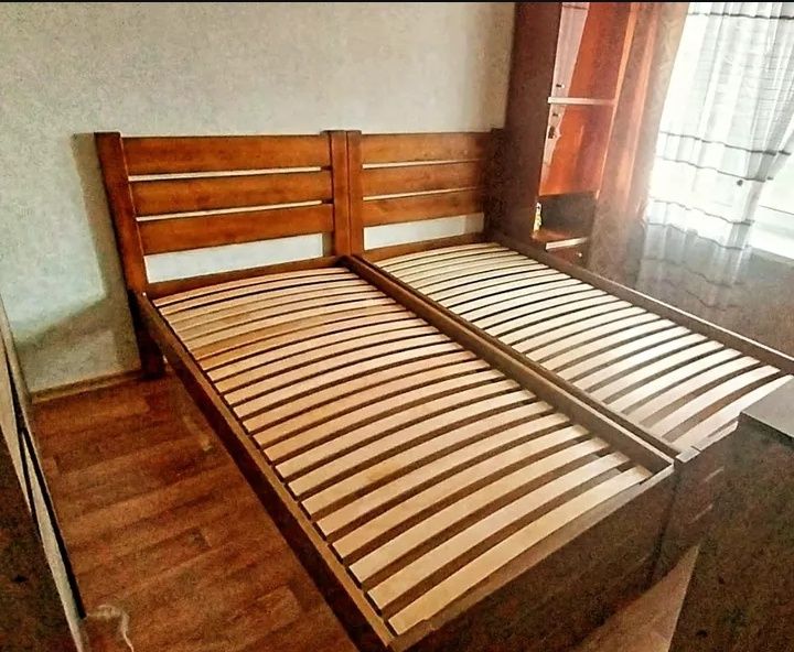 Ліжко з натурального дерева
