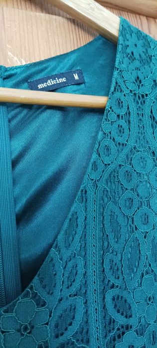 Sukienka Koronkowa Medicine