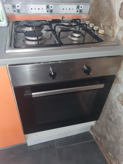 Lote de eletrodomésticos e mobília