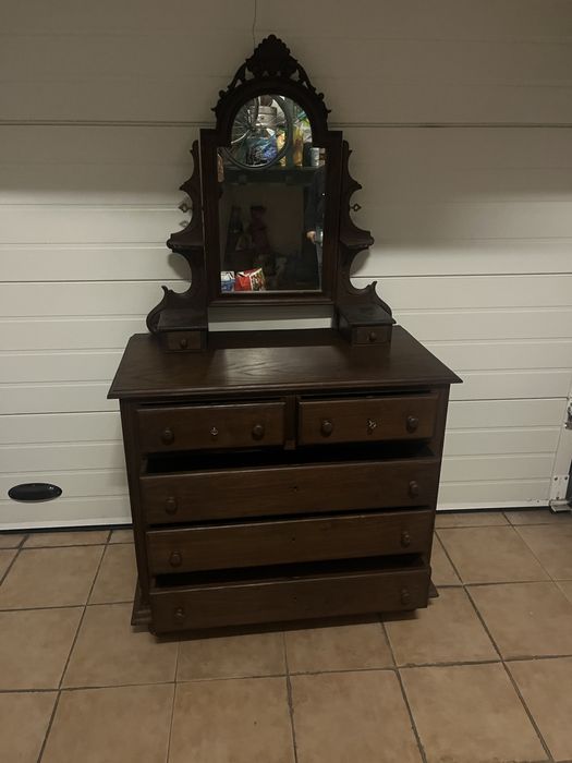 Comoda em madeira com espelho