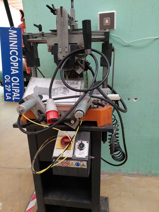 Máquinas para serralharia de alumínio