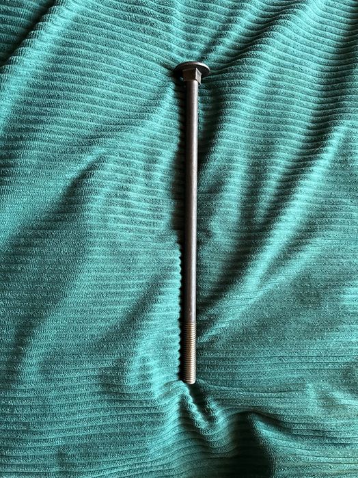 Śruby do więźby dachowej wraz z nakrętkami, podkładkami.  24cm