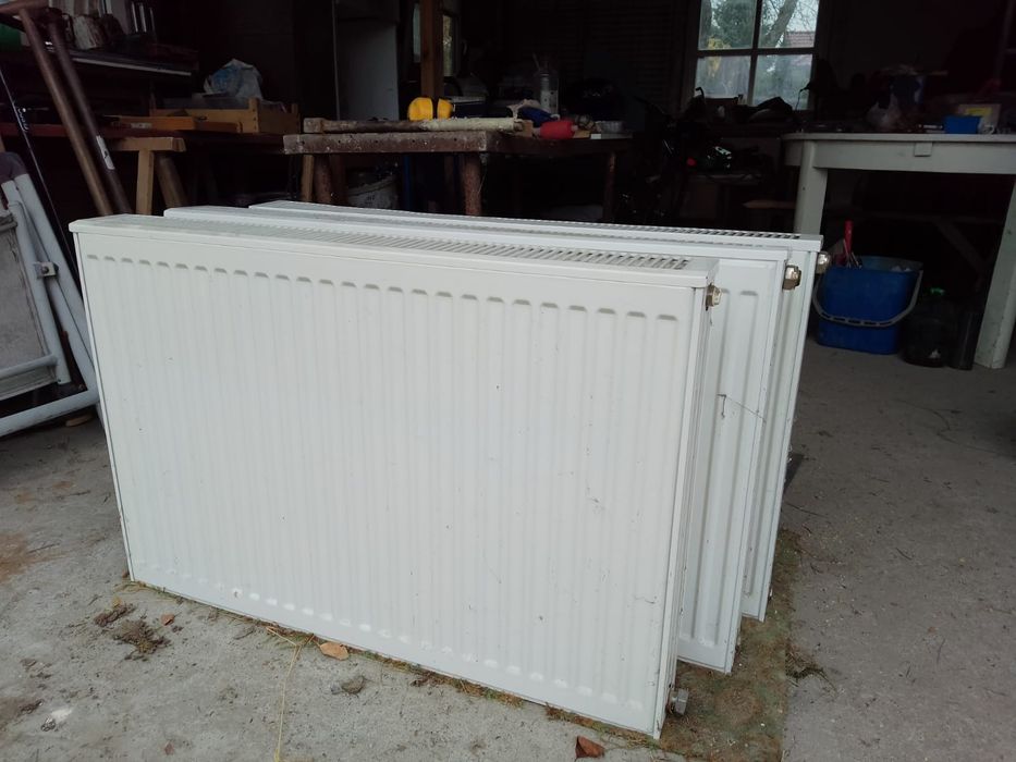 Kaloryfery panelowe. Stan bardzo dobry