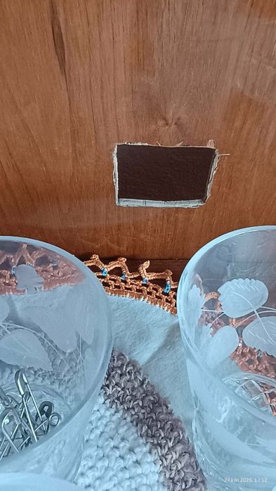 Przeszklona  blioteczka z prl