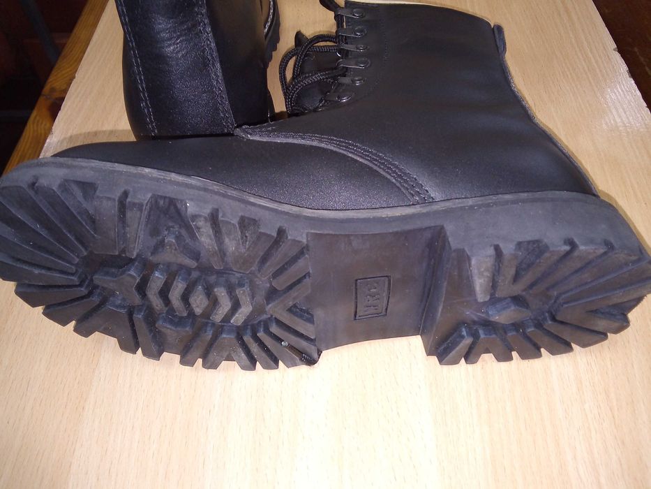 Жіночі черевики (берці)