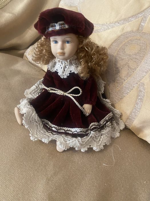 Boneca porcelana