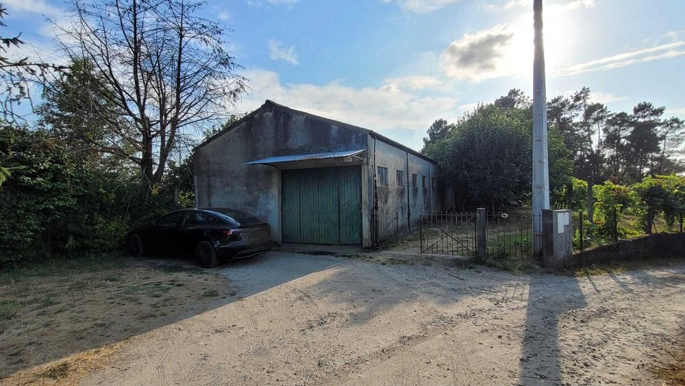 Arrenda-se terreno agrícola com armazém