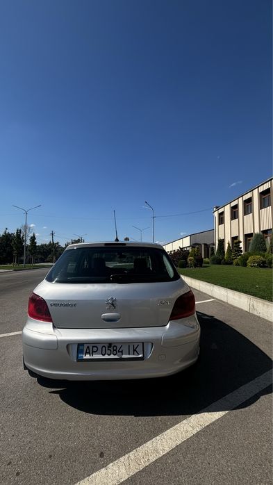 Автомобіль Pegeout 307