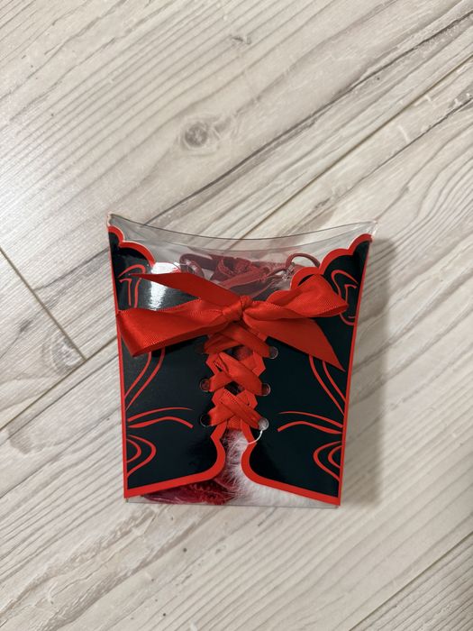 Zestaw prezentowy bielizny intimissimi tezenis puszki stringi