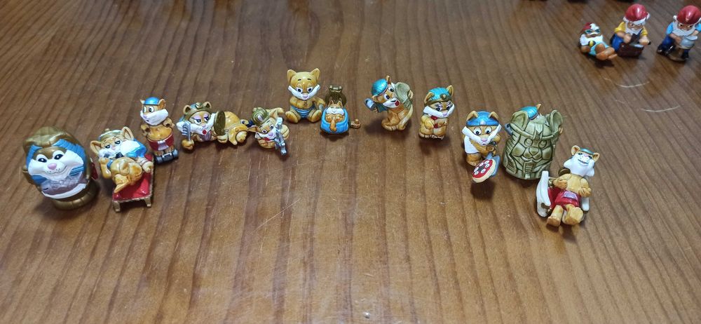 Bonecos coleções ovos kinder