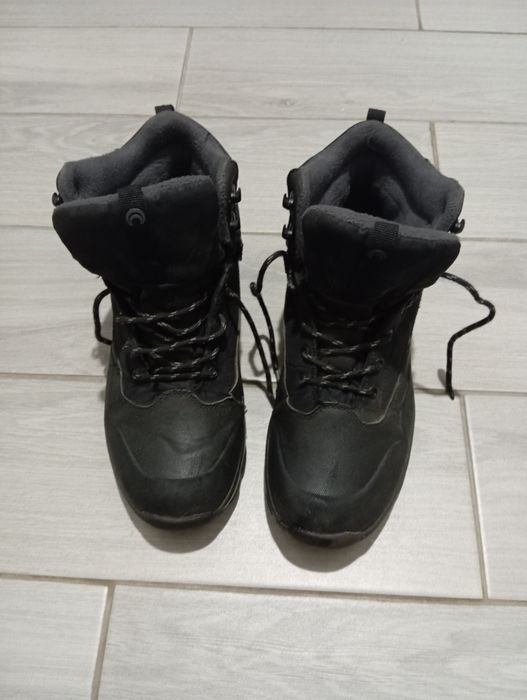 Продаются зимние кросовки .