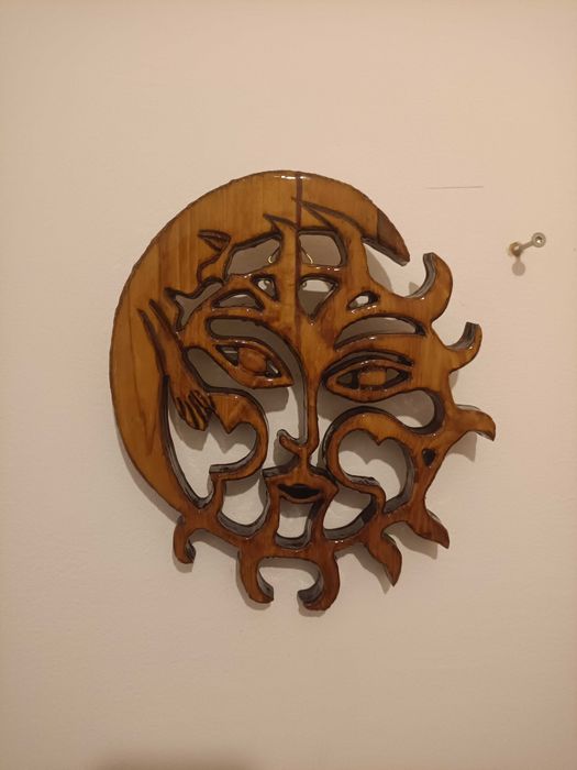 Placa Decorativa Sol e Lua em Madeira e Resina – Artesanal