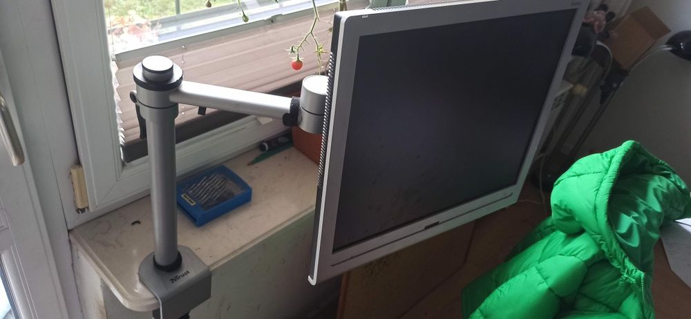 Monitor + uchwyt PC komputer