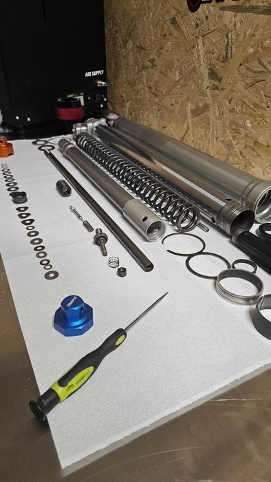 Serwis Regeneracja amortyzatorów motocyklowych cross enduro lagi KTM