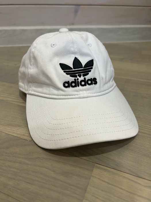 Кепка adidas біла