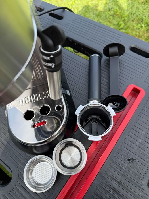 DeLonghi Dedica Style EC685.M ekspres kolbowy komplet