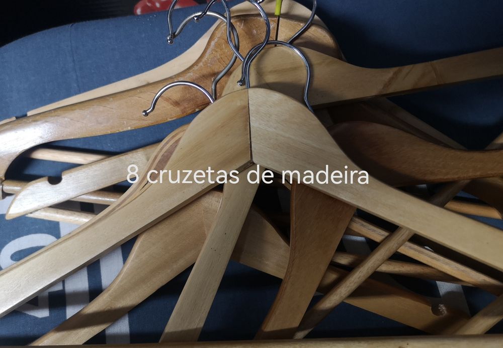 Cruzetas em madeira.