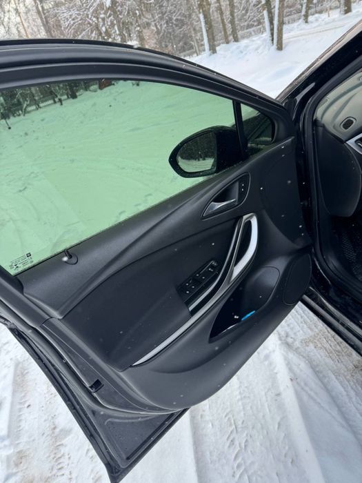 Продам власний автомобіль Опель Астра К