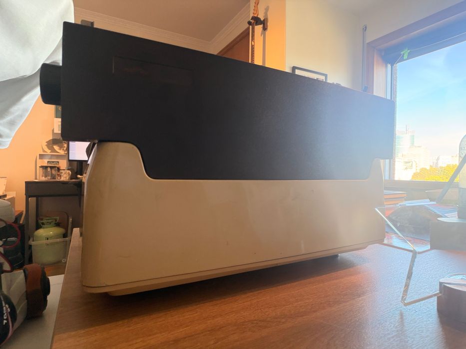 Máquina de escrever Remington 150, teclado português, restaurada e revista