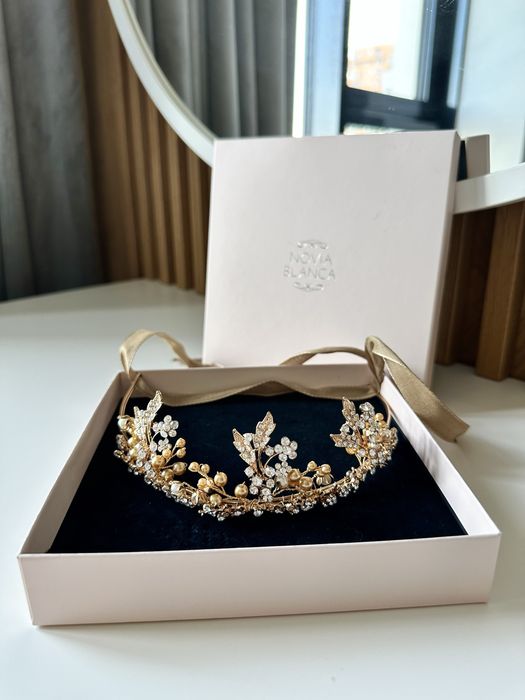 Elegancka opaska - tiara do włosów Novia Blanca