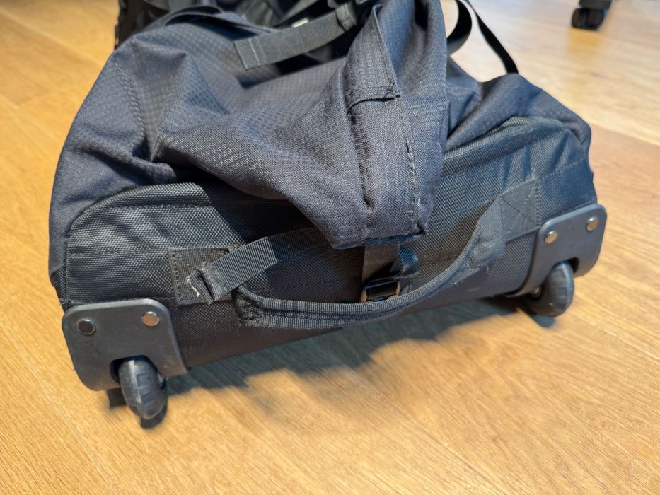 Duża torba podróżna na kółkach Pacsafe Duffelsafe AT120 czarna 120L antykradzieżowa