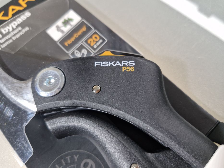 Sekator dźwigniowy nożycowy Fiskars PowerLever P56.
