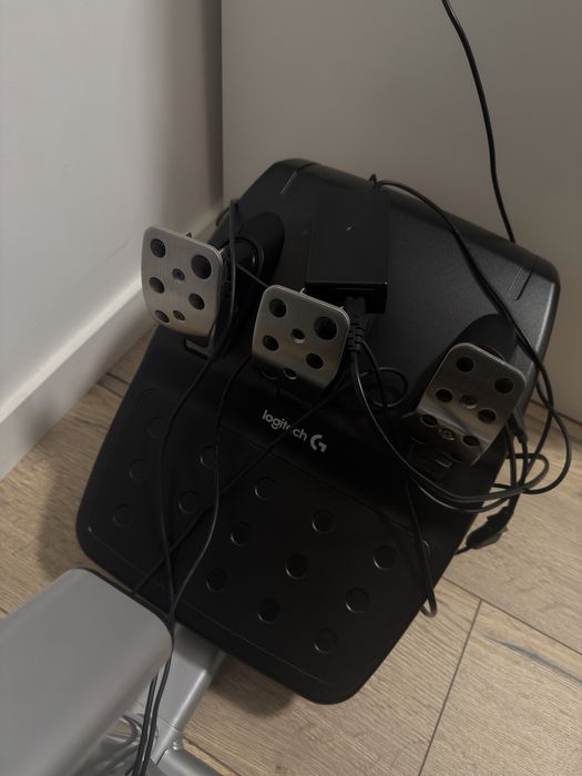 Conjunto volante + playseat (pode ser venda separada)