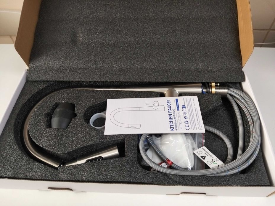 Torneira de cozinha com chuveiro nova ainda na caixa
