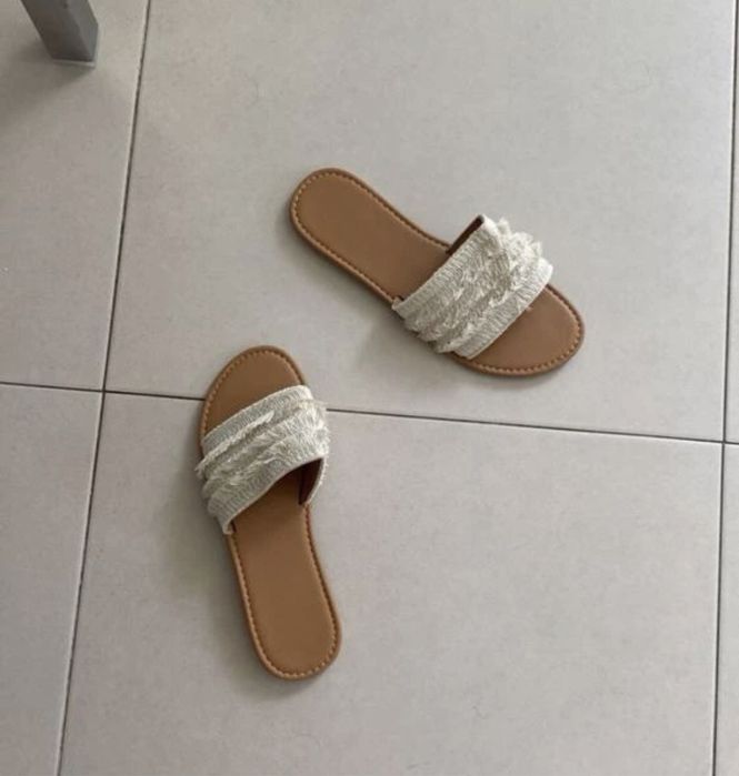 Sandalias novas bege