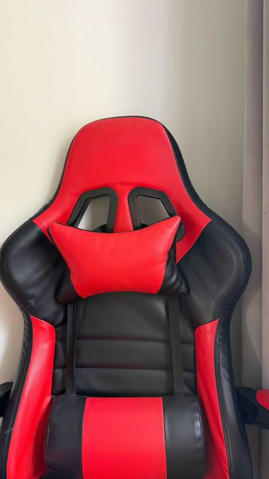 Cadeira Gaming preta e vermelha, ideal para gaming, estudar ou trabalhar.
