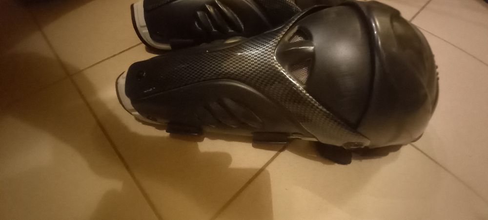 Sprzedam nakolanniki firmy adrenalinę na motor