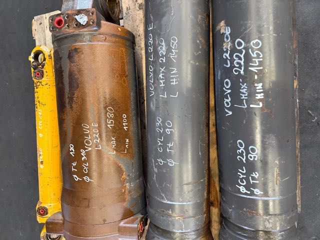Volvo L 220 E USED HYDRAULIC CYLINDER komplet siłowników do ładowarki