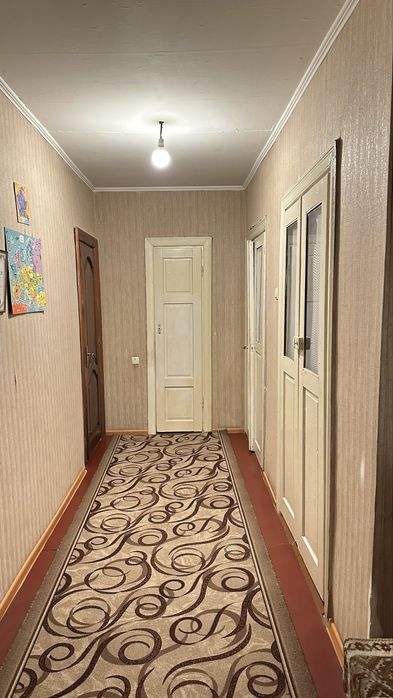 Добротний теплий будинок для життя біля лісу та річки