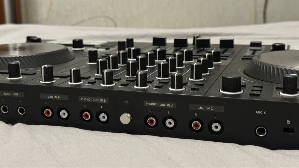 Контроллер Traktor s4 mk3