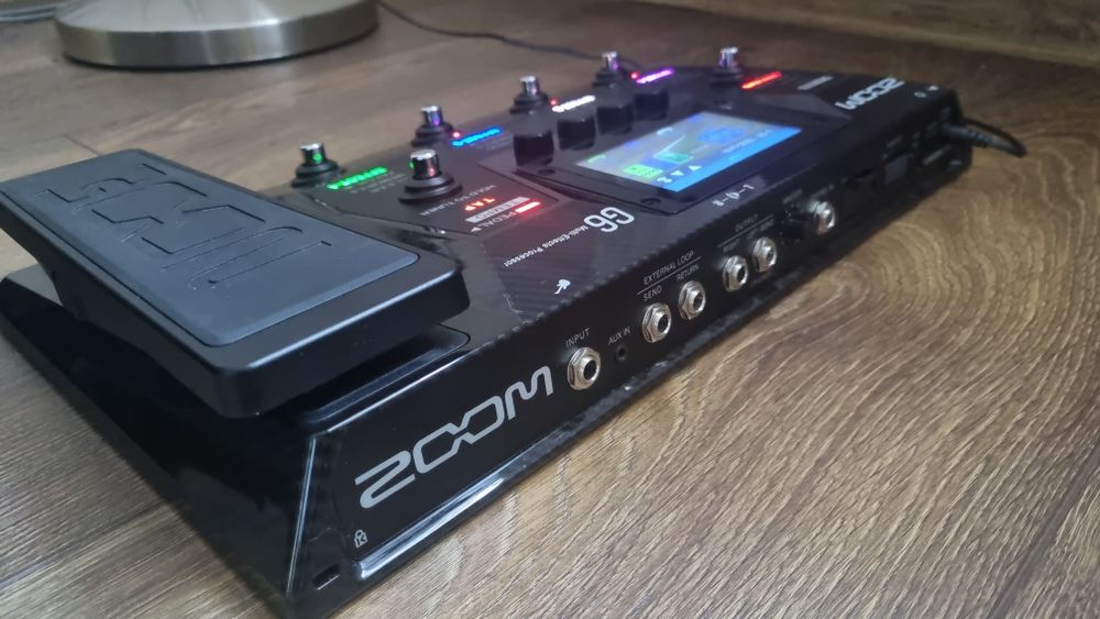 Zoom G6.  Multiefekt gitarowy.