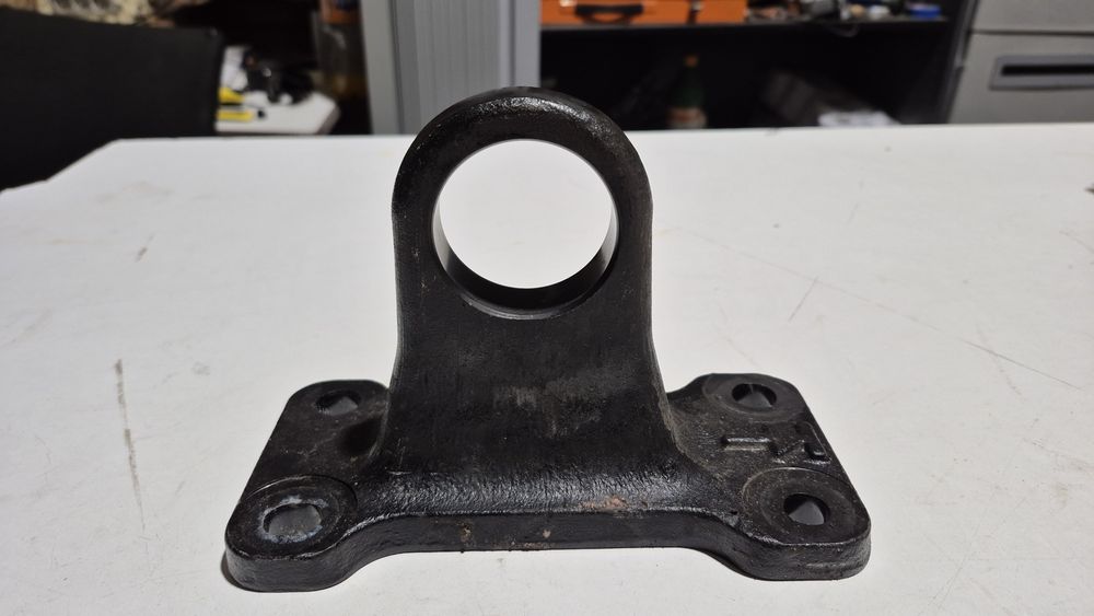 Hak holowniczy do LandRover Defender  L8B2-17A999AC