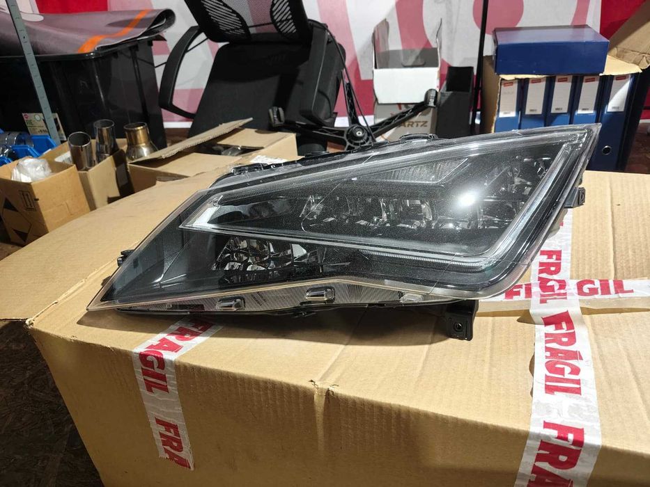 Farol SEAT/CUPRA Leon 5F - Dianteiro Esquerdo (NOVO)