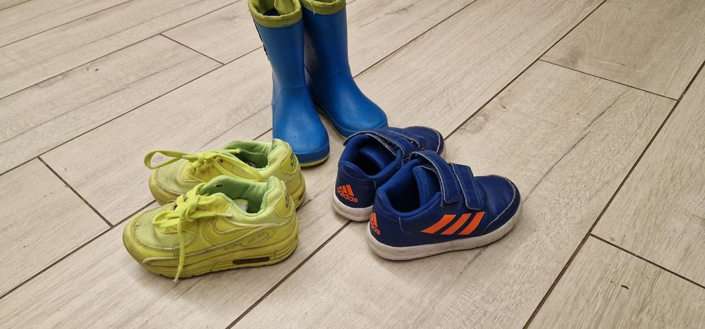 Sprzedaje ADIDAS,  NIKE 3 kpl BUTOW dla chłopca buty i kalosze