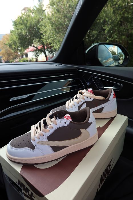 Кросівки Nike x  Travis Scott